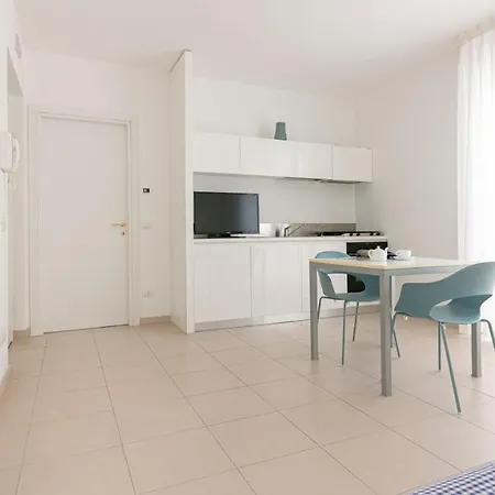Residenza Excelsior - Bilocali Piano Terra Apartment Marina Di Montenero Exterior photo